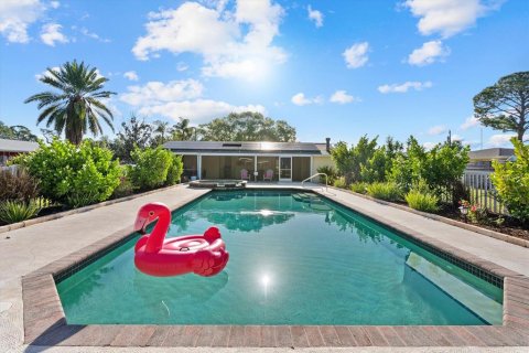 House in Venice, Florida 4 bedrooms, 216.37 sq.m. № 2195734 - photo 25
