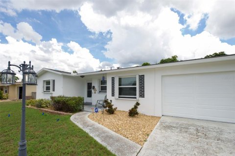 House in Clearwater, Florida 2 bedrooms, 96.15 sq.m. № 2347851 - photo 30