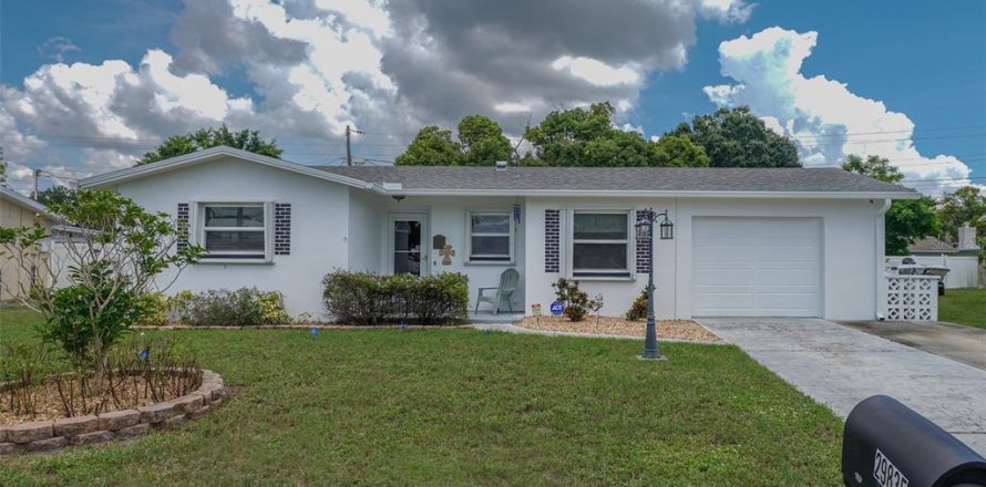 House in Clearwater, Florida 2 bedrooms, 96.15 sq.m. № 2347851