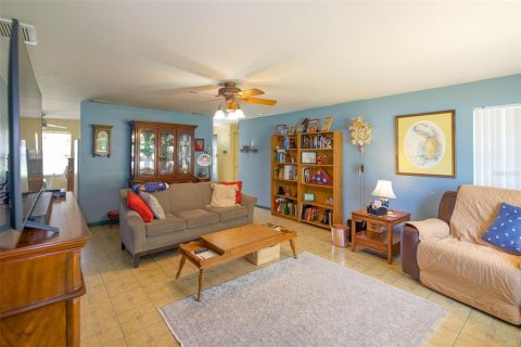 House in Clearwater, Florida 2 bedrooms, 96.15 sq.m. № 2347851 - photo 5
