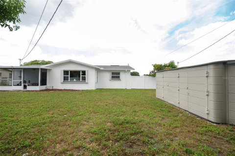 House in Clearwater, Florida 2 bedrooms, 96.15 sq.m. № 2347851 - photo 26