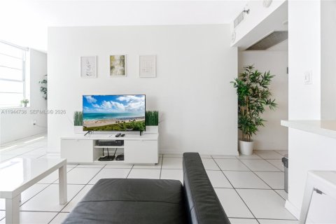 Copropriété à vendre à Miami Beach, Floride: 1 chambre, 49.24 m2 № 2001365 - photo 4