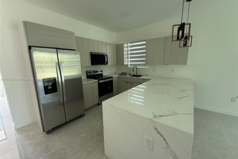House in Punta Gorda, Florida 3 bedrooms, 126.35 sq.m. № 1701379 - photo 19