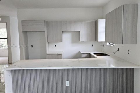 House in Punta Gorda, Florida 3 bedrooms, 126.35 sq.m. № 1701379 - photo 7
