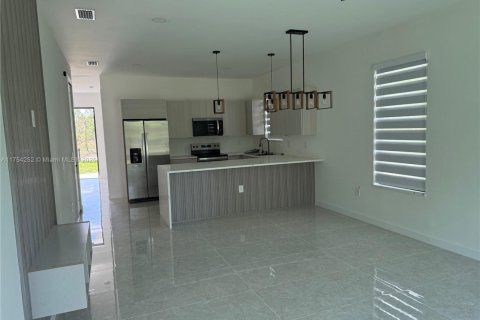 House in Punta Gorda, Florida 3 bedrooms, 126.35 sq.m. № 1701379 - photo 23