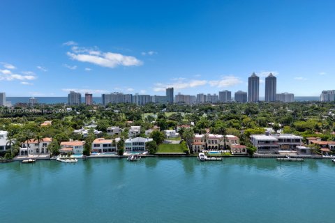 House in Miami Beach, Florida 6 bedrooms, 638.8 sq.m. № 1926275 - photo 13