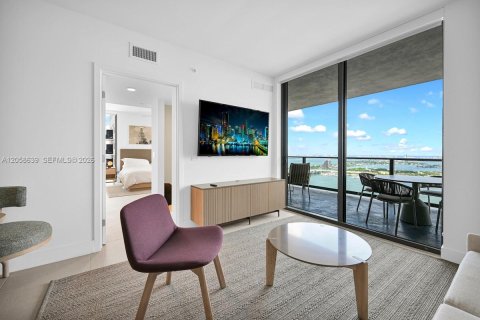 Copropriété à louer à Miami, Floride: 3 chambres, 115.76 m2 № 2168762 - photo 2