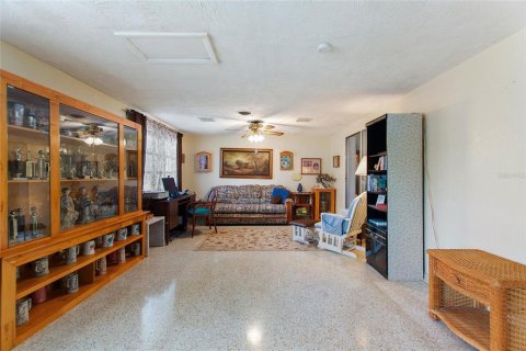 Купить виллу или дом в Индиан Лейк Эстейтс, Флорида 9 комнат, 162.49м2, № 1539488 - фото 16