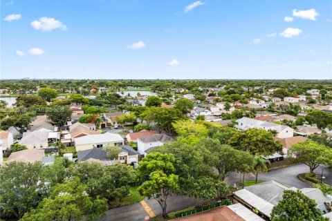 Villa ou maison à vendre à Cutler Bay, Floride: 4 chambres, 184.69 m2 № 2078380 - photo 4