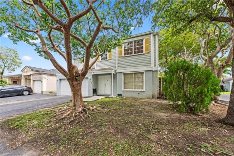 Villa ou maison à vendre à Cutler Bay, Floride: 4 chambres, 184.69 m2 № 2078380 - photo 3