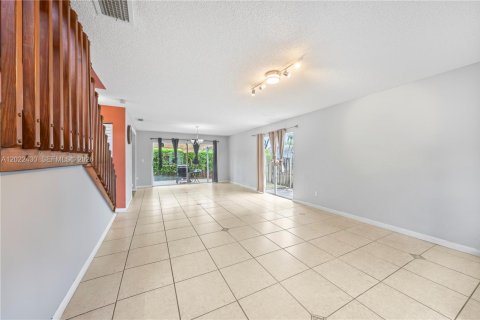 Villa ou maison à vendre à Cutler Bay, Floride: 4 chambres, 184.69 m2 № 2078380 - photo 13