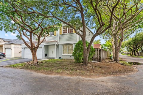 Villa ou maison à vendre à Cutler Bay, Floride: 4 chambres, 184.69 m2 № 2078380 - photo 2