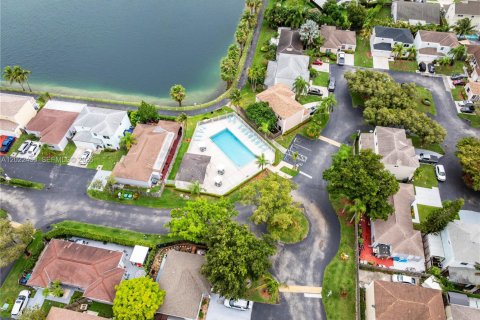 Villa ou maison à vendre à Cutler Bay, Floride: 4 chambres, 184.69 m2 № 2078380 - photo 6