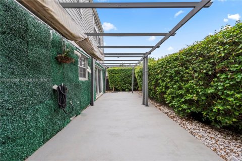 Villa ou maison à vendre à Cutler Bay, Floride: 4 chambres, 184.69 m2 № 2078380 - photo 30