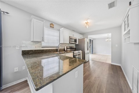 Villa ou maison à vendre à Cutler Bay, Floride: 4 chambres, 184.69 m2 № 2078380 - photo 16