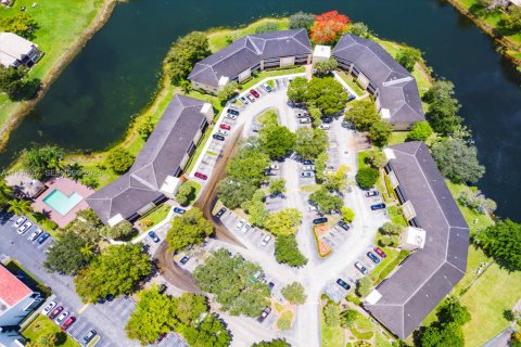 Снять в аренду квартиру в Корал-Спрингс, Флорида 2 спальни, 78.97м2, № 1992658 - фото 24