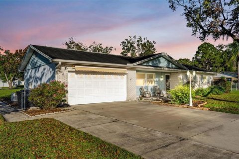 House in Lakeland, Florida 3 bedrooms, 136.01 sq.m. № 2426032 - photo 2