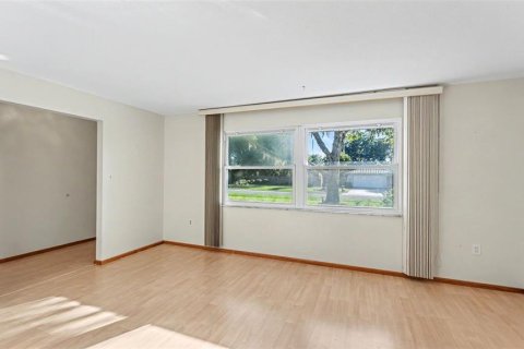 House in Lakeland, Florida 3 bedrooms, 136.01 sq.m. № 2426032 - photo 5