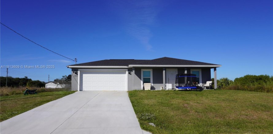 Дом в Лабель, Флорида 3 спальни, 130.71м2 № 1968453