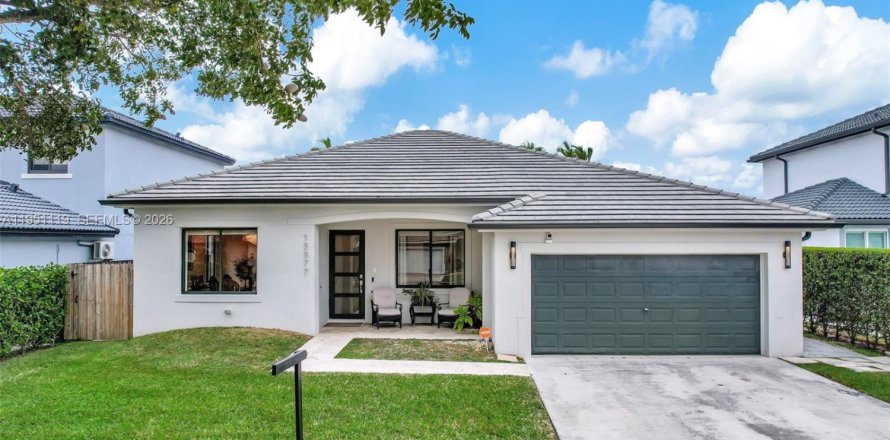 Дом в Майами, Флорида 3 спальни, 166.2м2 № 2006383