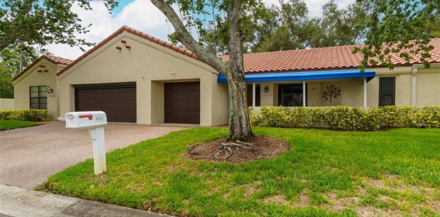 House in Pinellas Park, Florida 2 bedrooms, 105.17 sq.m. № 2208031