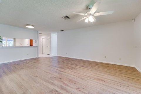 House in Pinellas Park, Florida 2 bedrooms, 105.17 sq.m. № 2208031 - photo 8