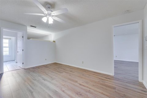 House in Pinellas Park, Florida 2 bedrooms, 105.17 sq.m. № 2208031 - photo 26