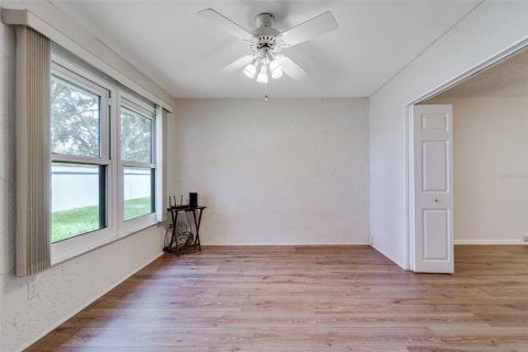 House in Pinellas Park, Florida 2 bedrooms, 105.17 sq.m. № 2208031 - photo 12