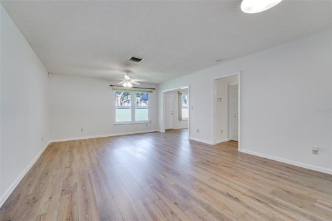 House in Pinellas Park, Florida 2 bedrooms, 105.17 sq.m. № 2208031 - photo 9