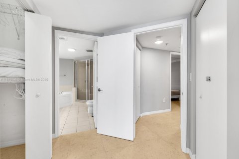 Condominio en venta en Sunny Isles Beach, Florida, 3 dormitorios, 152.08 m2 № 1768433 - foto 17