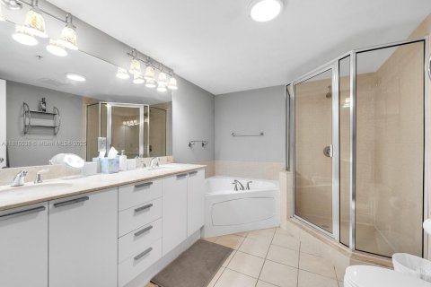 Condominio en venta en Sunny Isles Beach, Florida, 3 dormitorios, 152.08 m2 № 1768433 - foto 18
