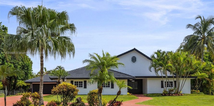 Casa en Davie, Florida 4 dormitorios, 248.42 m2 № 1820194