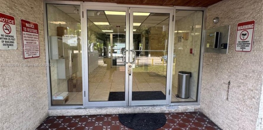 Condo in North Miami, Florida, 1 bedroom № 1934920