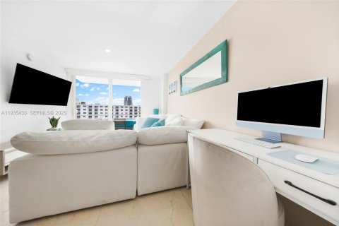 Condominio en venta en Miami Beach, Florida, 1 dormitorio, 59.92 m2 № 2037704 - foto 9