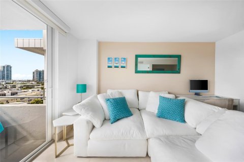 Condominio en venta en Miami Beach, Florida, 1 dormitorio, 59.92 m2 № 2037704 - foto 15