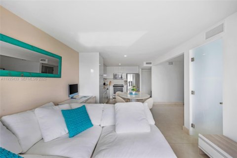 Condominio en venta en Miami Beach, Florida, 1 dormitorio, 59.92 m2 № 2037704 - foto 16