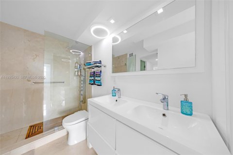 Condominio en venta en Miami Beach, Florida, 1 dormitorio, 59.92 m2 № 2037704 - foto 19