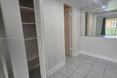Condo in Miami, Florida, 3 bedrooms  № 2065896 - photo 23