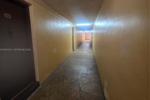 Condo in Miami, Florida, 3 bedrooms  № 2065896 - photo 10