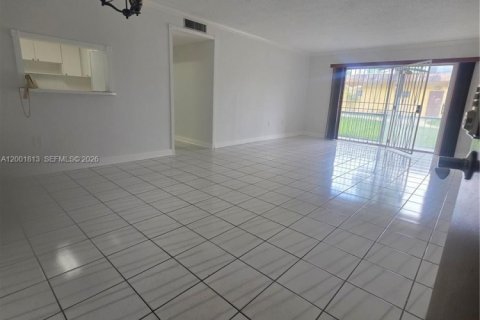 Condo in Miami, Florida, 3 bedrooms  № 2065896 - photo 6