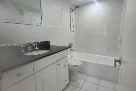 Condo in Miami, Florida, 3 bedrooms  № 2065896 - photo 25