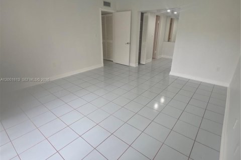 Condo in Miami, Florida, 3 bedrooms  № 2065896 - photo 29