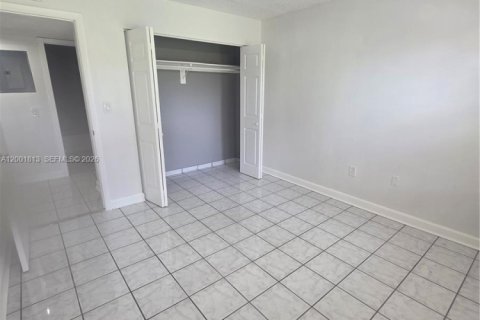 Condo in Miami, Florida, 3 bedrooms  № 2065896 - photo 30