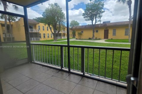 Condo in Miami, Florida, 3 bedrooms  № 2065896 - photo 3