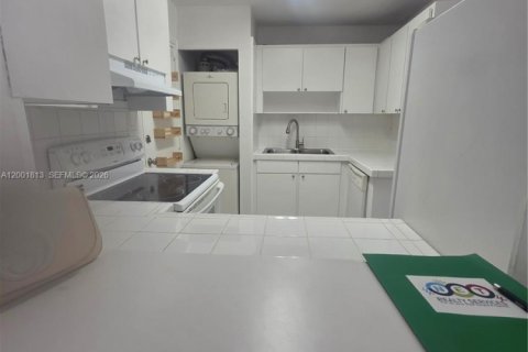 Condo in Miami, Florida, 3 bedrooms  № 2065896 - photo 16