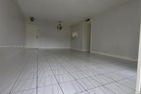 Condo in Miami, Florida, 3 bedrooms  № 2065896 - photo 9