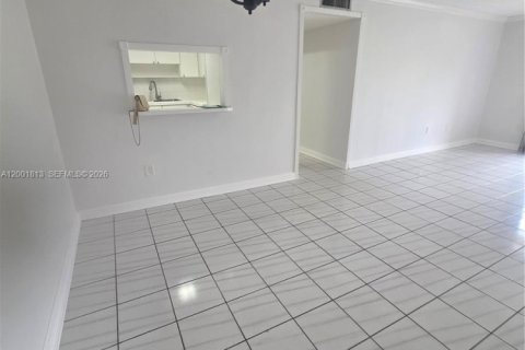 Condo in Miami, Florida, 3 bedrooms  № 2065896 - photo 7