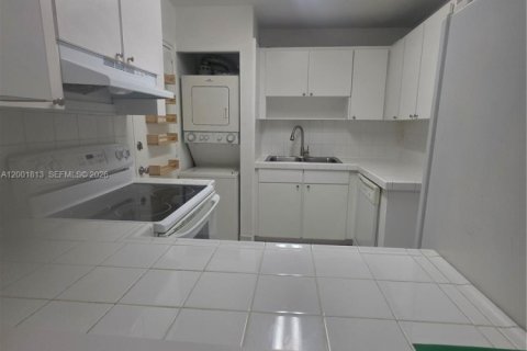 Condo in Miami, Florida, 3 bedrooms  № 2065896 - photo 17
