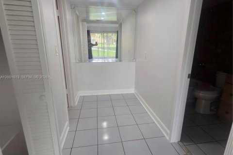 Condo in Miami, Florida, 3 bedrooms  № 2065896 - photo 22