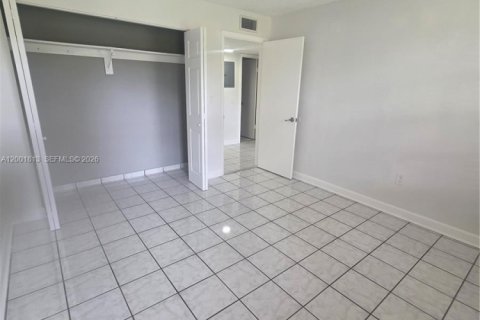 Condo in Miami, Florida, 3 bedrooms  № 2065896 - photo 19